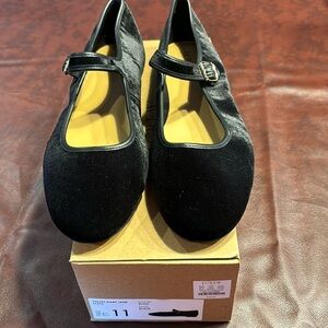 Never worn velvet flats